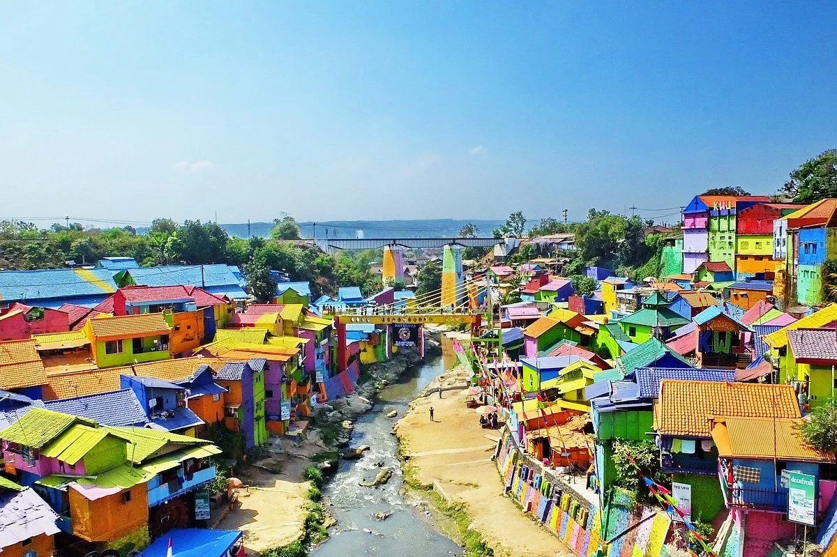 Sewa elf ke Kampung Warna-Warni Jodipan