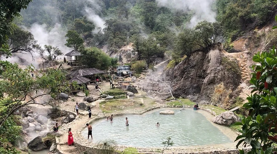 Sewa motor ke Kawah Rengganis (Pemandian Air Panas Ciwalini)